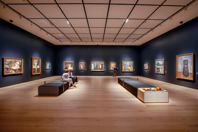 Well-known, iconic works are on display in the large exhibition halls in the new National Museum. Photo: Geir Olsen / NTB.